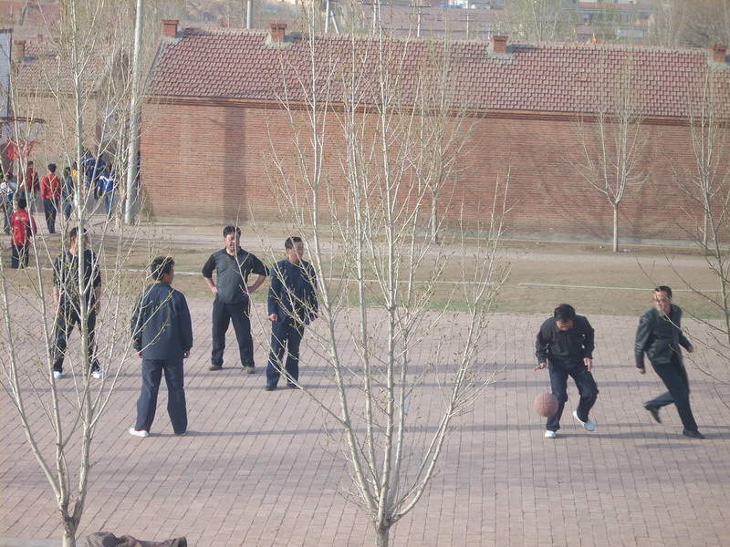 班主任打蓝球