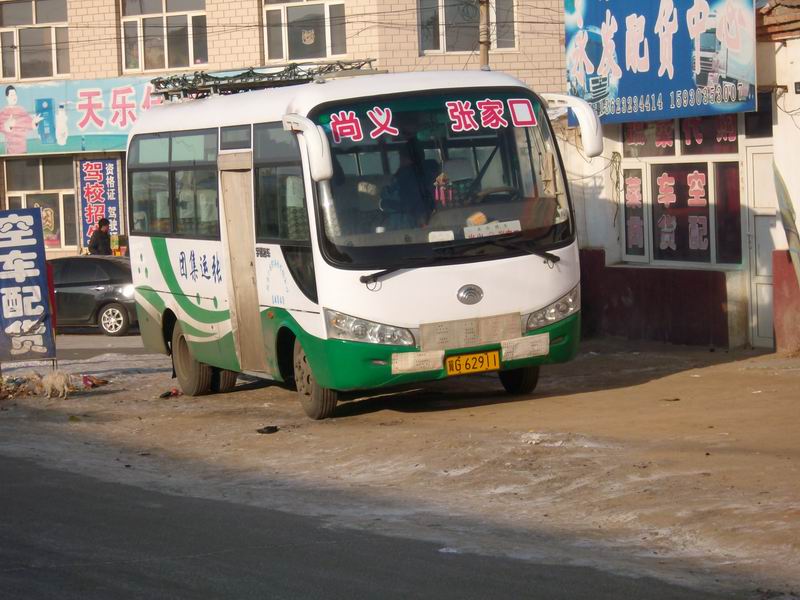 准备出发的班车